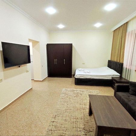 Aygestan Apartments Erevan Esterno foto