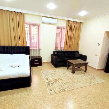 Aygestan Apartments Erevan Esterno foto