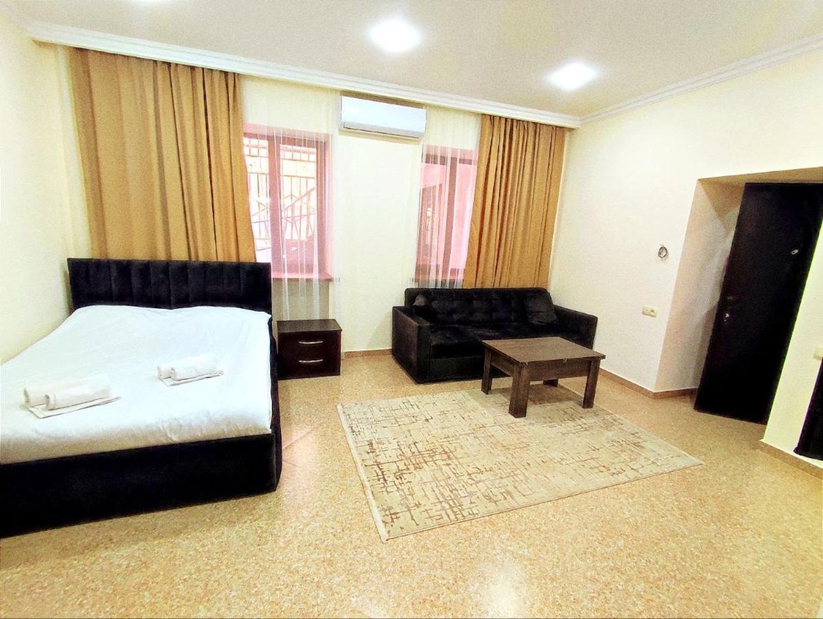 Aygestan Apartments Erevan Esterno foto