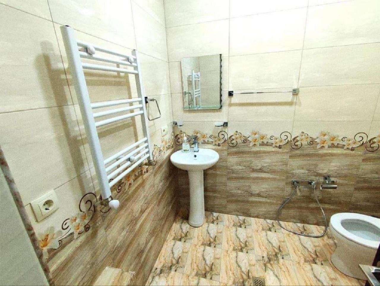 Aygestan Apartments Erevan Esterno foto