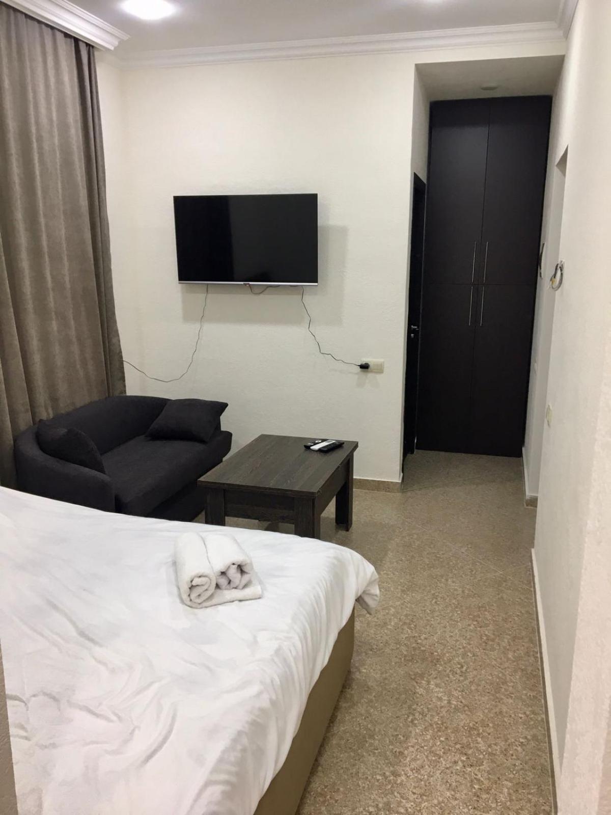 Aygestan Apartments Erevan Esterno foto